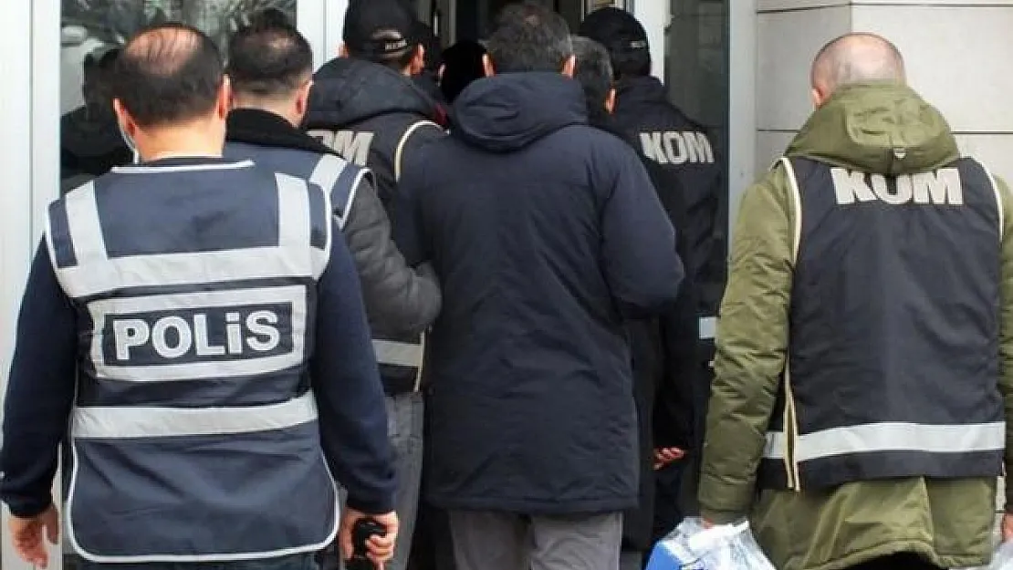 Ankara merkezli FETÖ operasyonunda gözaltına alınan 17 kişiden 3'ü tutuklandı