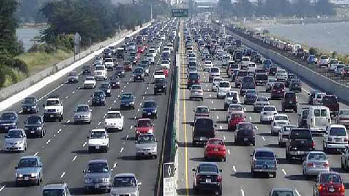 Ankara'da Alparslan Türkeş'in Ölüm Yıl Dönümü Nedeniyle Bazı Yollar Trafiğe Kapatıldı