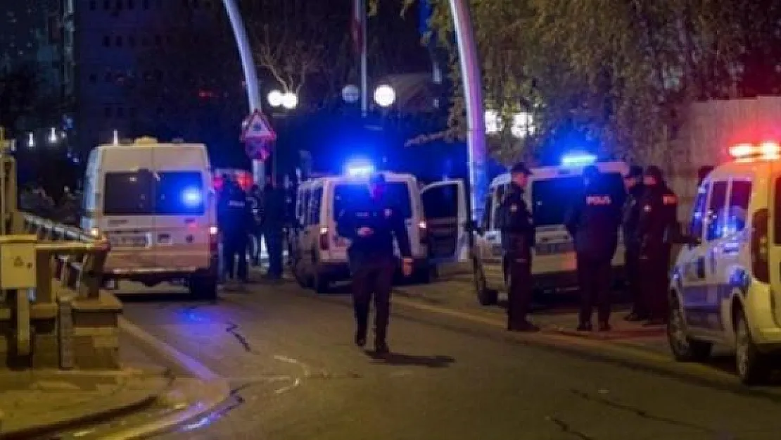 Ankara'da Cumhur İttifakı Seçim Bürosu'na Saldırı Düzenlendi- Cumhur İttifakı Seçim Bürosu Saldırı