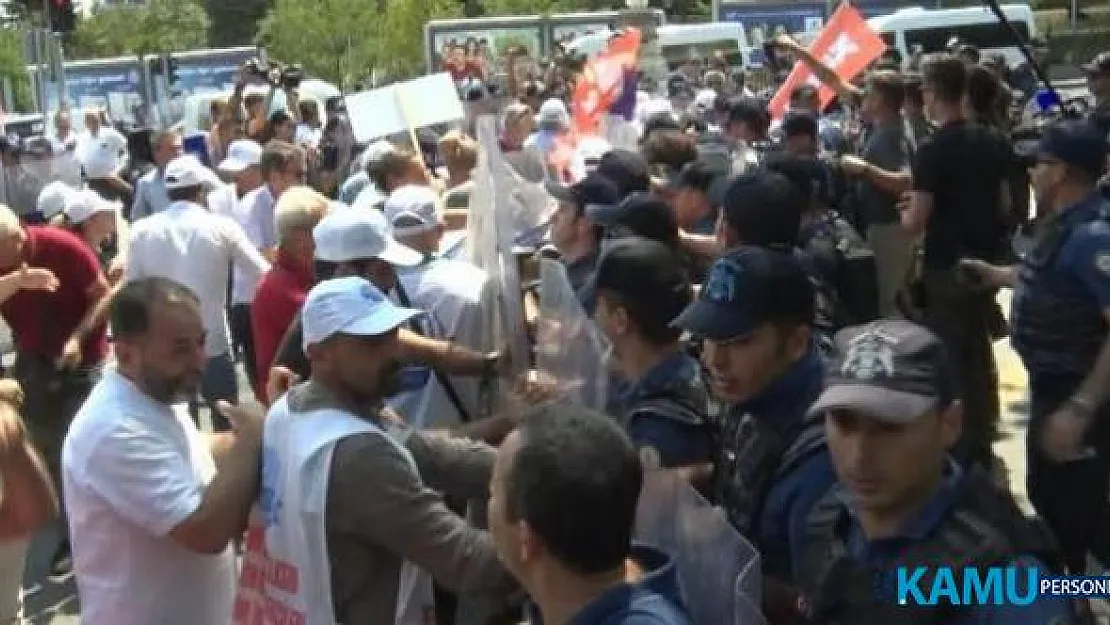 Ankara'da Toplu Sözleşmeyi Protesto Edenlere Biber Gazlı Polis Müdahalesi