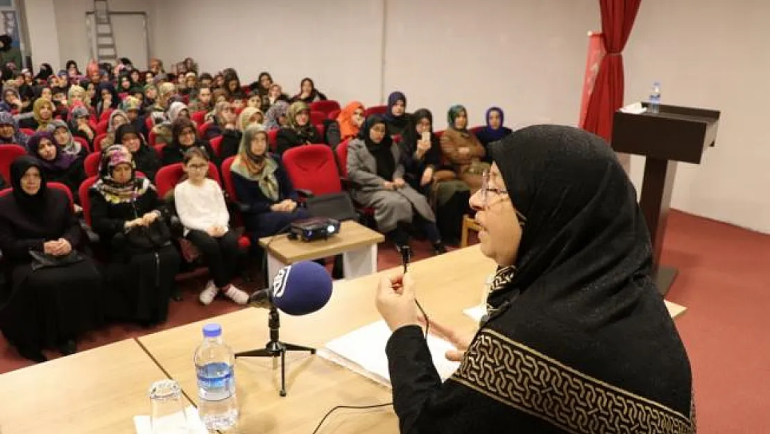 Annesi Mısır'daki direnişin sembol ismi kızı 'Esma'yı anlattı