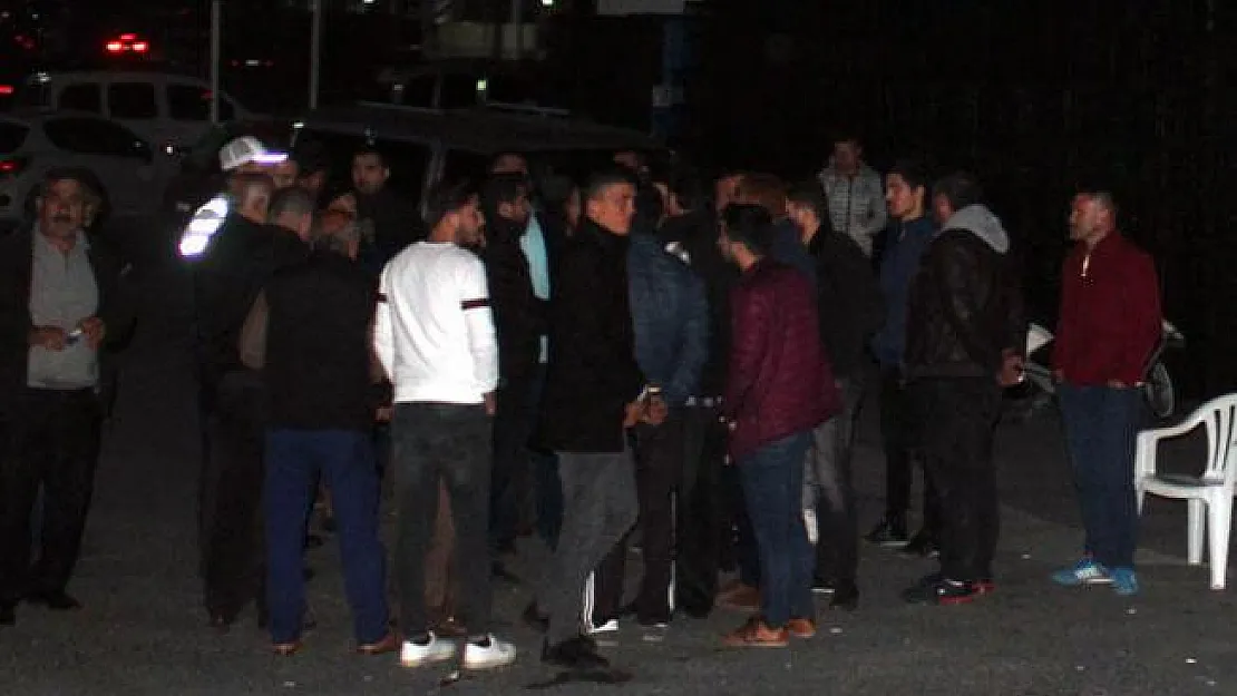 Antalya'da Halde Kavga Çıktı- Yaralılar Var