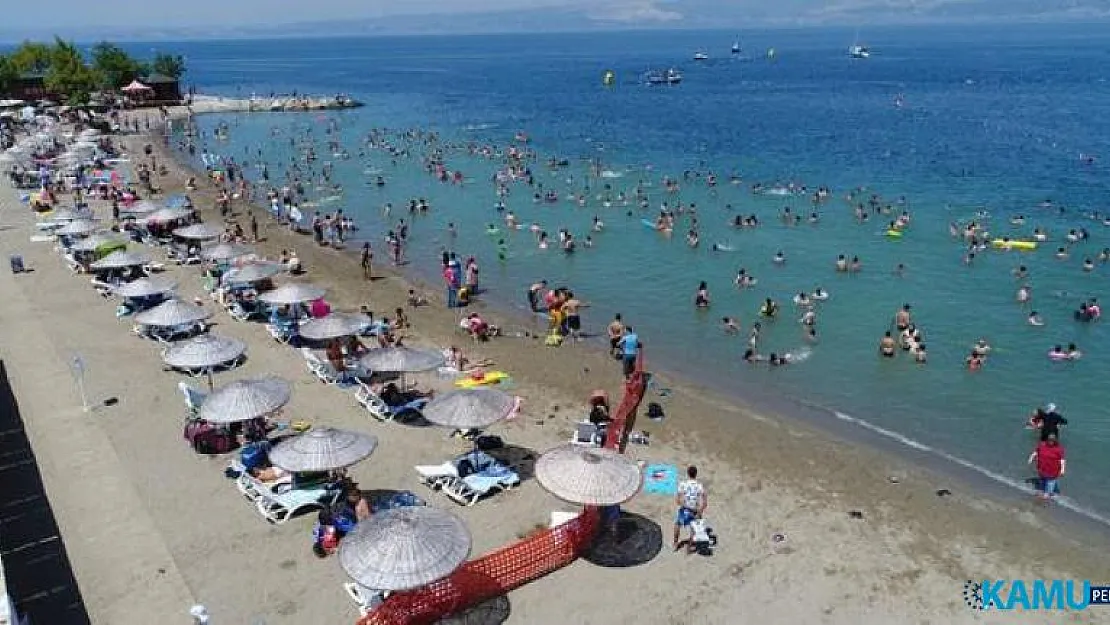 Antalya'da Suriyelilere plaj yasağı geldi. Gazipaşa belediye meclisi kararıyla Suriyelilerin plaja girmesi yasaklandı