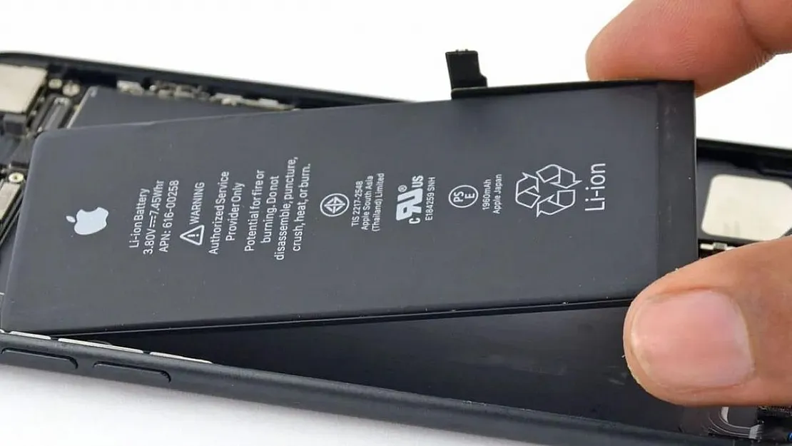 Apple kullanıcılarına üzücü haber! iPhone 14 haricindeki modeller için pil değişim ücretine zam geldi!