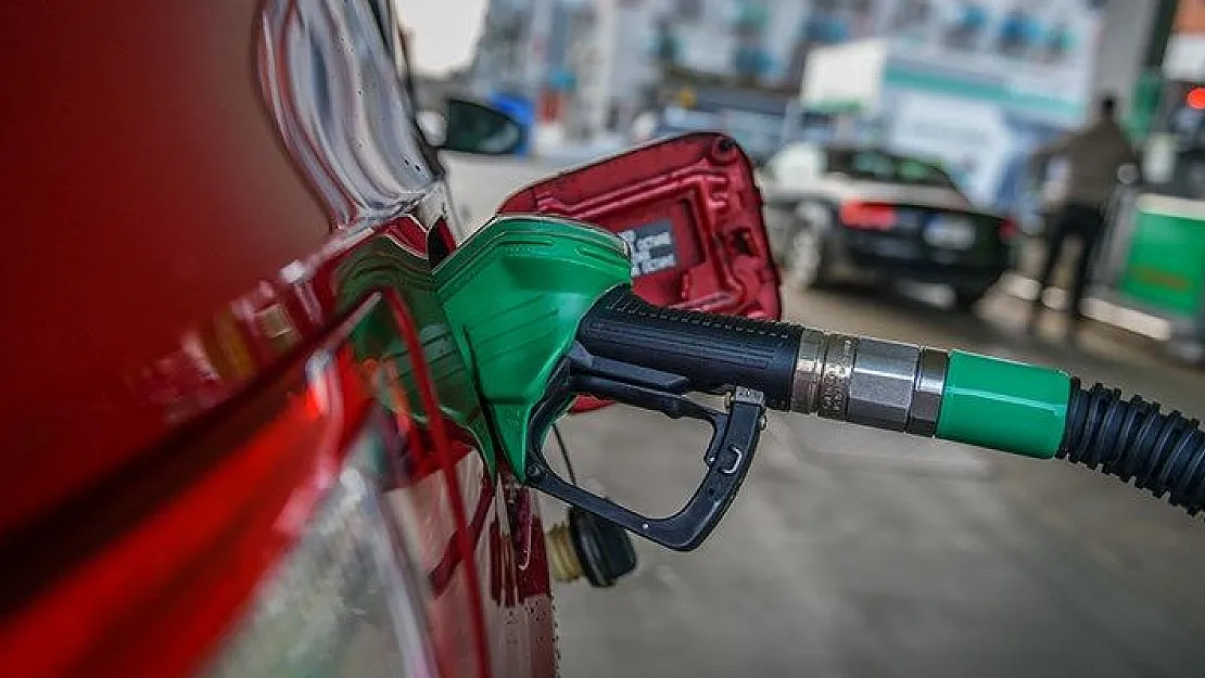 Arabasına yakıt alacak sürücülere duyuru! Zamlar sonrasında harekete geçildi! Benzin, motorin ve LPG alımı için 500 TL veriliyor