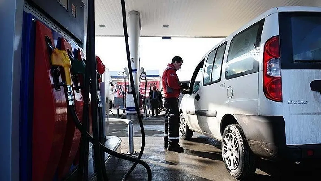 Arabasına yakıt alacaklara müjde verildi! Benzin ve motorinin litre fiyatına indirim yapıldı: 22 gün sonra sona erecek
