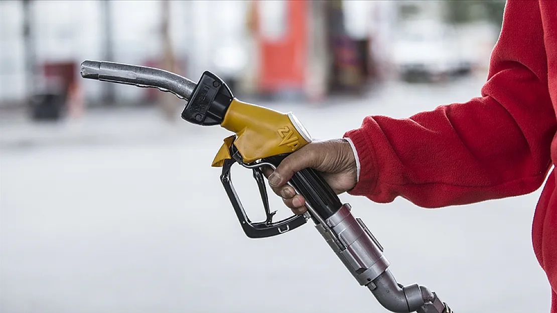 Araç sahipleri dikkat! Bugünden itibaren benzin ve motorin zamlı olarak satılacak!