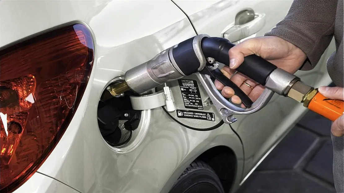 Araç sahiplerine bir kötü haber daha! Yarından itibaren başlıyor: Benzine büyük zam!