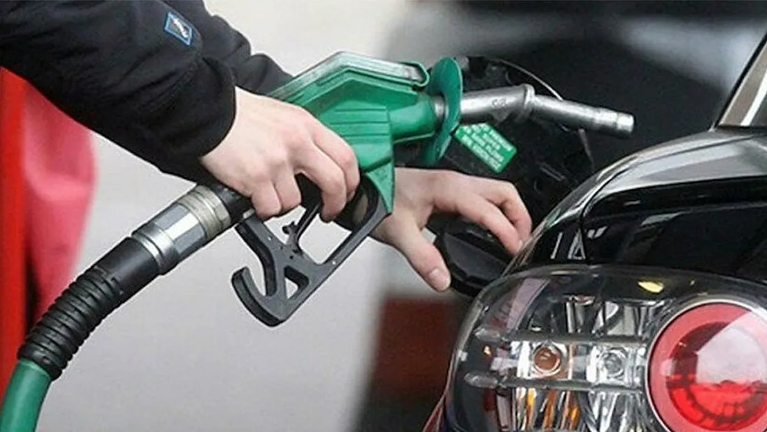 Araç sahiplerine güzel haber son dakika olarak açıklandı! Benzine indirim geldi!