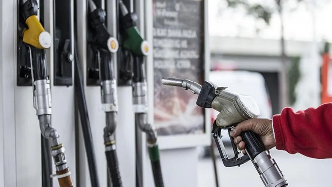 Araç Sahiplerine Kötü Haber! Benzin Ve Motorine Kallavi Zam! Benzin Fiyatları 25 Lira Sınırına Dayandı!