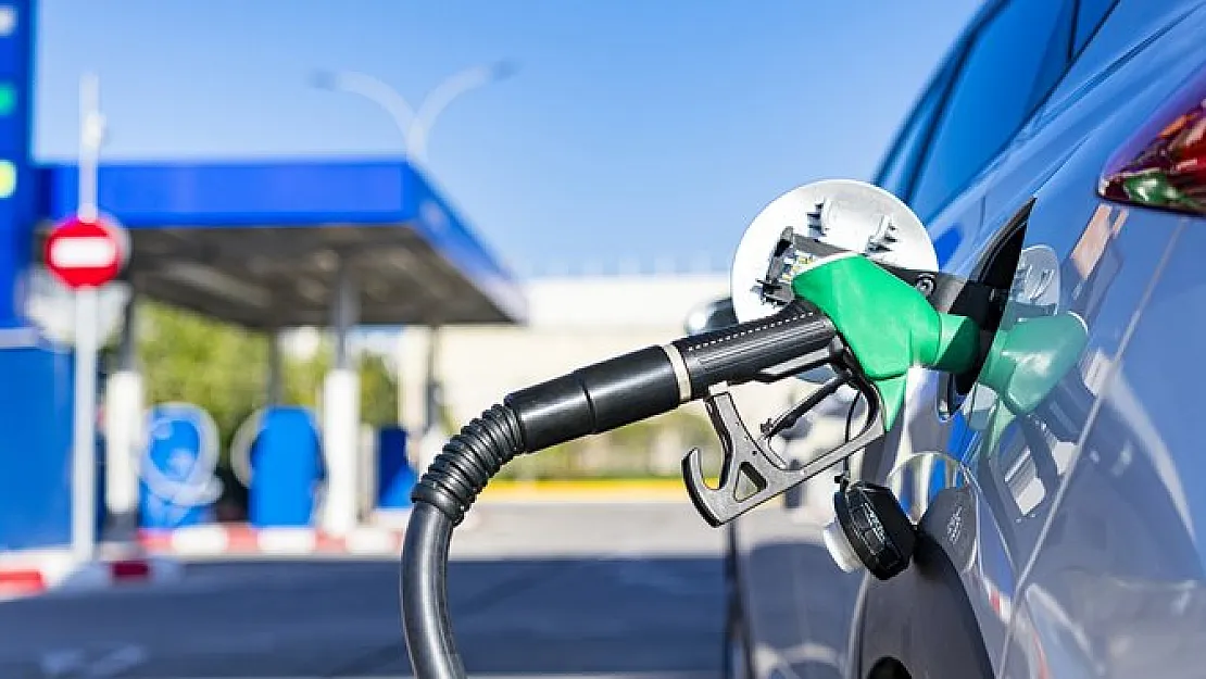 Araç sahiplerine müjde! Benzin motorin ve LPG'ye rekor indirim yapıldı: EPDK indirimi resmen duyurdu