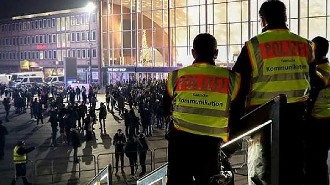 Aracıyla yabancıların üzerine sürerek bir çok kişinin yaralanmasına sebep olan Alman tutuklandı