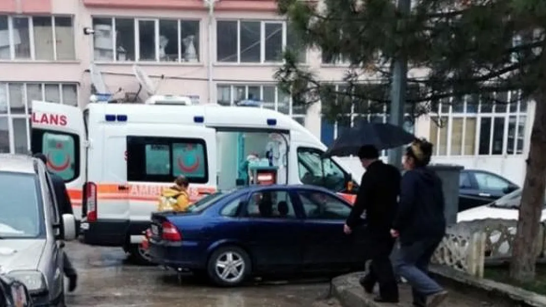 Araçlar Yüzünden Ambulans Sokağa Giremedi: Hasta Hayatını Kaybetti