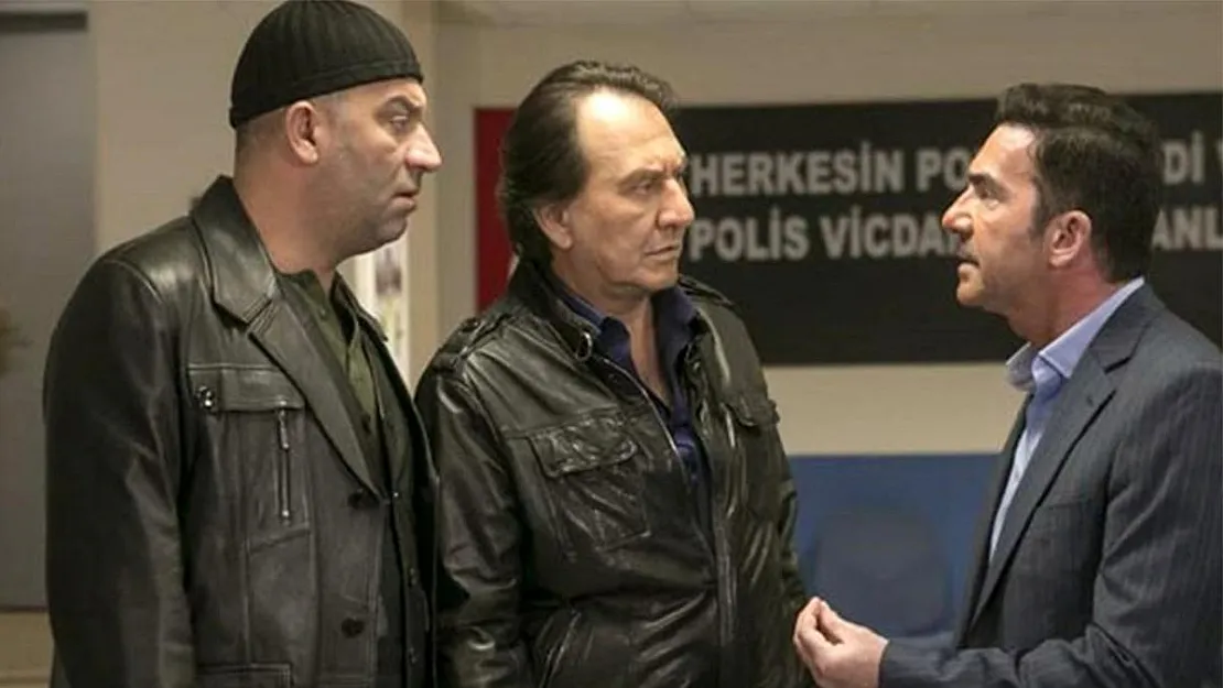 Arka Sokaklar Mesut Komiser diziden ayrılıyor mu? Şevket Çoruh Arka Sokaklar'a veda mı ediyor! Açıklama geldi!