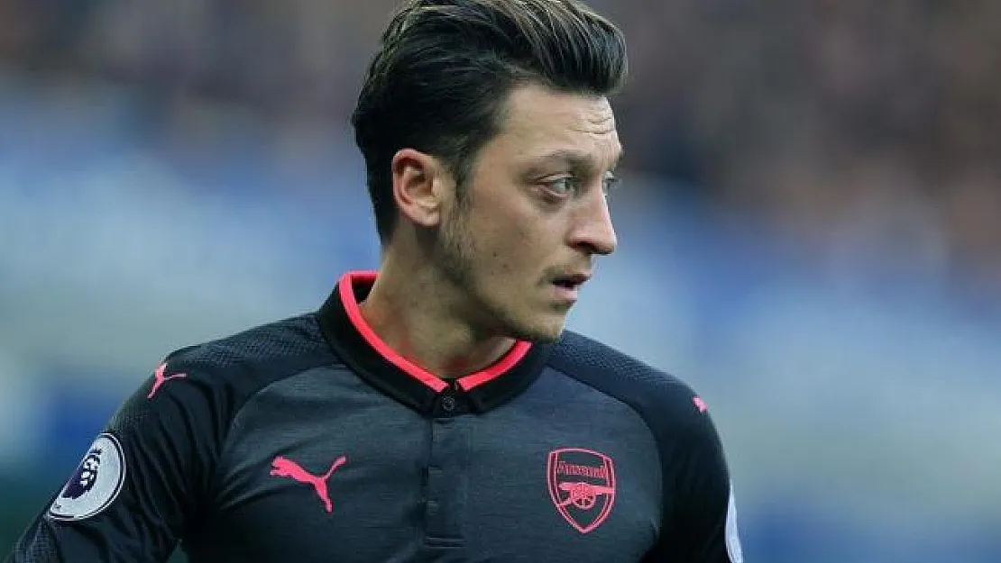 Arsenal'da Mesut Özil Kadroya Alınmadı!