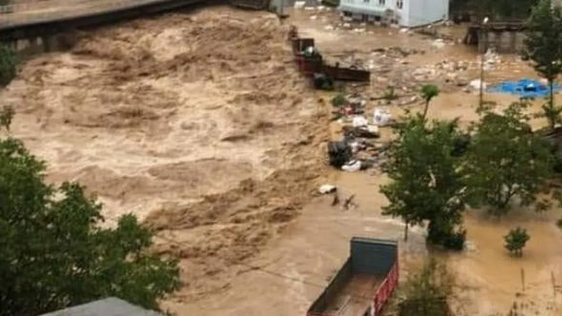 Artvin'de sel felaketi hayatı felç etti!