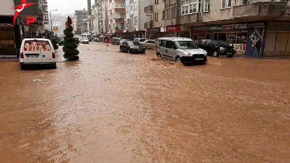 Artvin'de Şiddetli Yağış Halka Zor Anlar Yaşattı