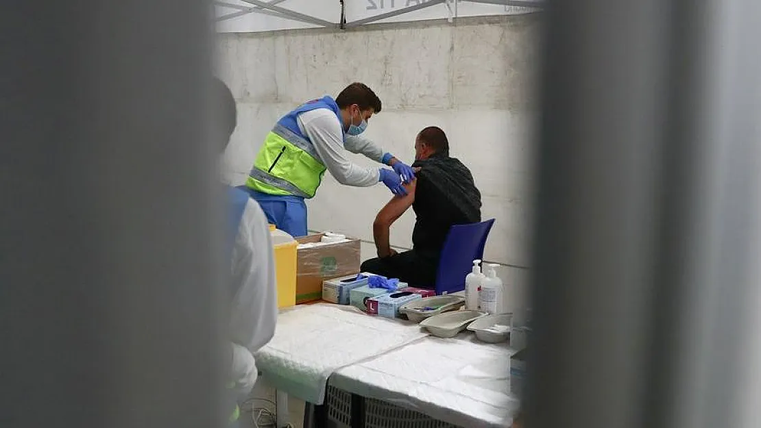 Aşı olacaklara kötü haber! Koronavirüs aşısı mutasyonlu virüse karşı tam koruma sağlamıyor