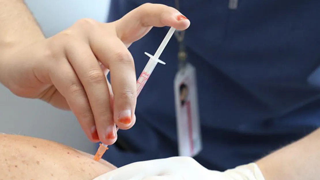 Aşı yaptıran kişilerde en sık görülen semptomlar açıklandı!