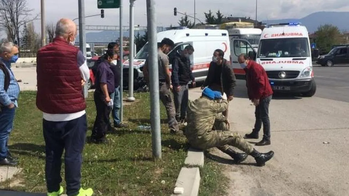 Askeri ambulans otomobil çarpıştı! 5 yaralı var