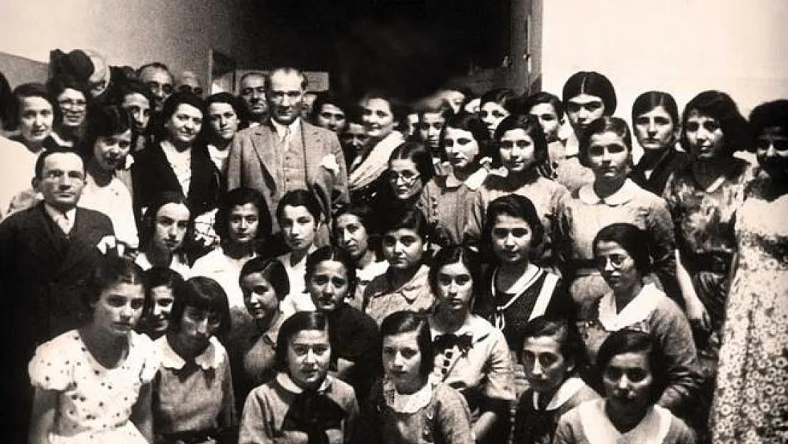 Atatürk'ün Çocuklara Verdiği Değeri Gözler Önüne Seren Sözleri