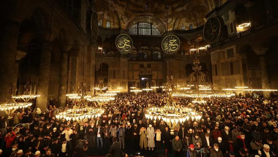 Ayasofya'da 88 Yıl Sonra Bir İlk! Vatandaşlar Akın Etti