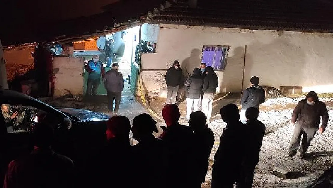 Baba eşini, oğluda babası ve babaannesini öldürdü!
