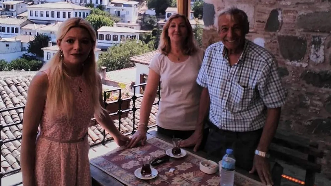 Babası, annesi ve ablasını öldürüp intihar etti!