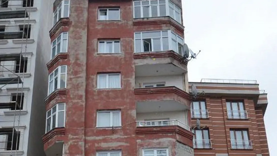 Bağcılar'da Görenleri Şaşırtan İlginç Bina!