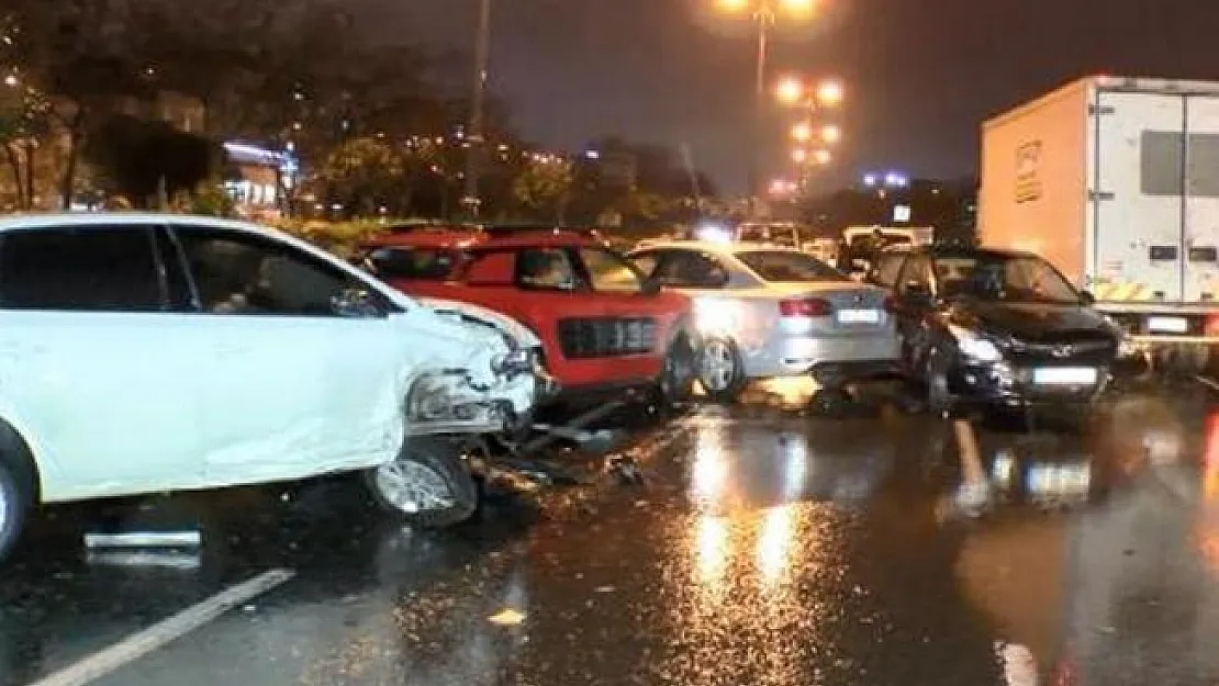 Bağcılar'da zincirleme trafik kazası! 10 araç birbirine girdi