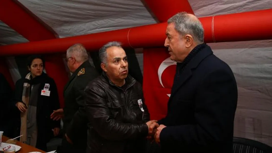 Bakan Akar ve komutanlardan taziye ziyareti