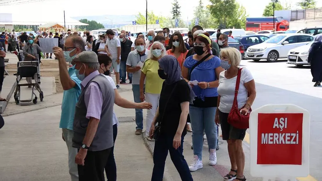 Bakan Koca'nın Çağrısı Karşılıksız Kalmadı! Randevular Doldu: Uzun Kuyruklar Oluştu!