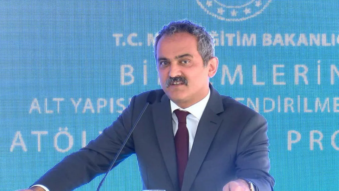 Bakan Özer'den Öğrencilere Müjde! 'Kronik Bir Problem' Diyerek Duyurdu