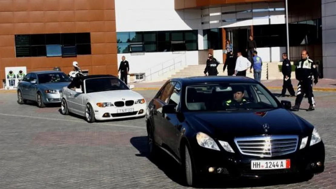 Bakan Pekcan duyurdu! Türkiye'deki yabancı plakalı araçlarla ilgili flaş karar