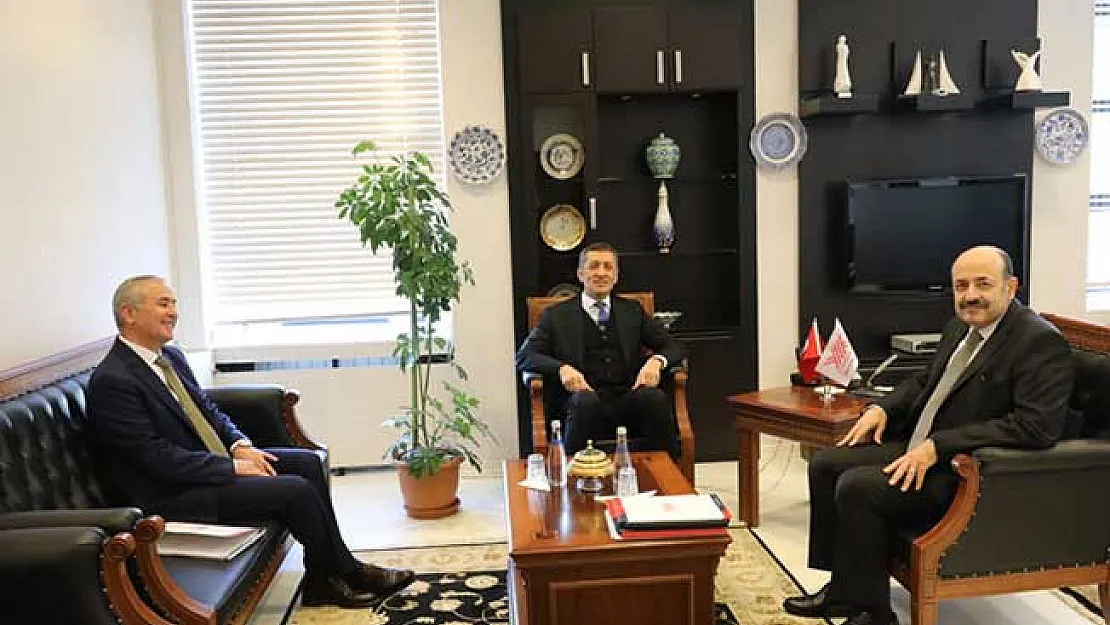 Bakan Selçuk'un Katılımıyla Eğitim Fakültelerinin Dekanları İle YÖK'te Toplantı Düzenlendi!