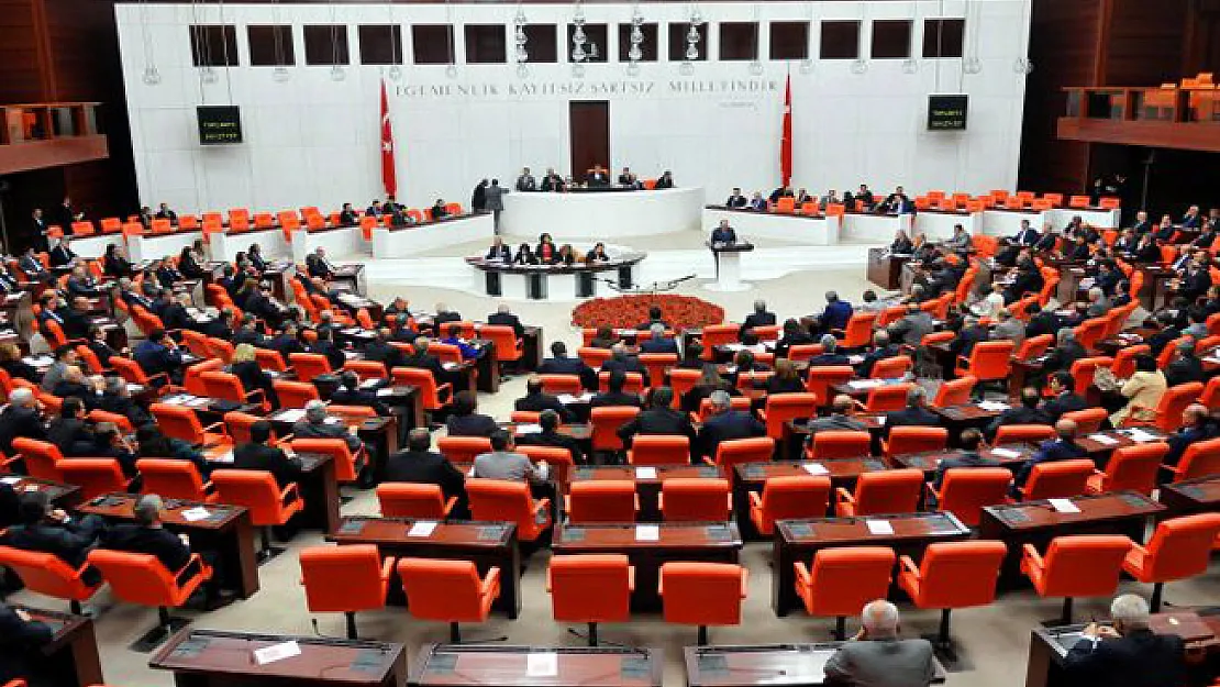 Bakanlar Kurulu'na KHK Yetkisi Veren Yasa Tasarısı Kabul Edildi