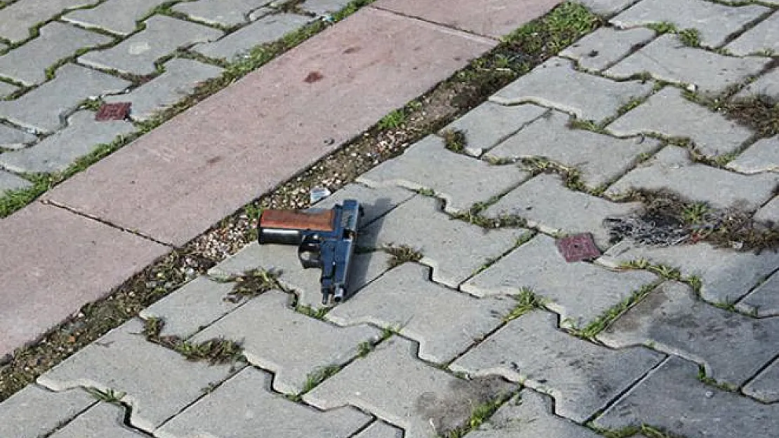 Balıkesir Bandırma'da çıkan silahlı kavgada 2 kişi hayatını kaybetti