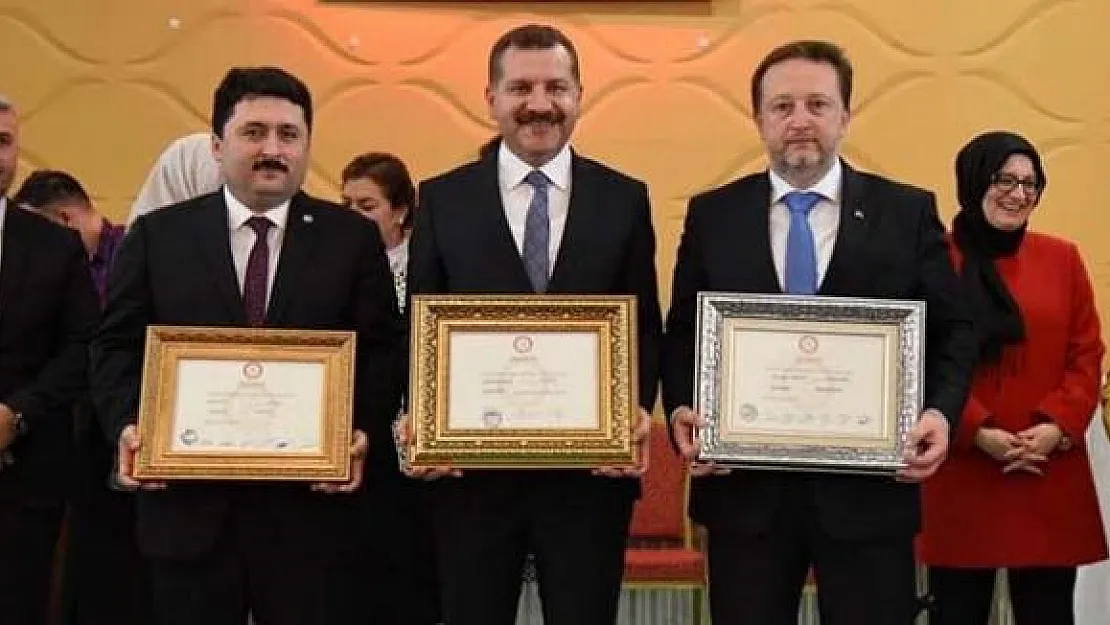 Balıkesir'de Belediye Başkanları Mazbatalarını Aldı