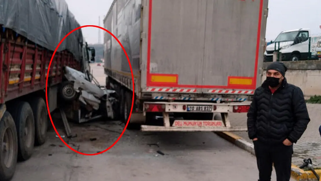 Balıkesir'de feci kaza! 2 TIR'ın arasında sıkışan sürücü feci şekilde can verdi
