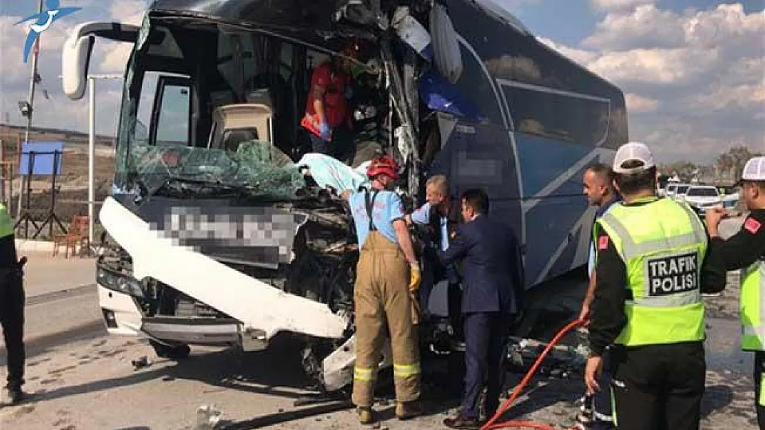 Balıkesir'de Feci Kaza ! Ölü ve Çok Sayıda Yaralı Var