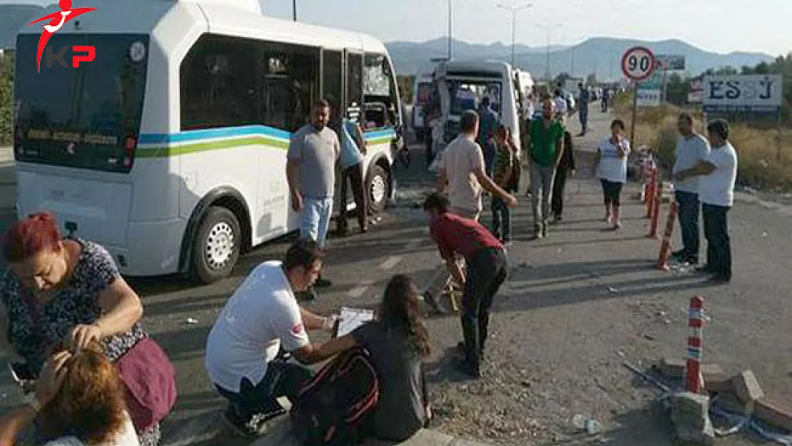 Balıkesir'de İki Yolcu Minibüsü Çarpıştı ! Kazada 41 Kişi Yaralandı
