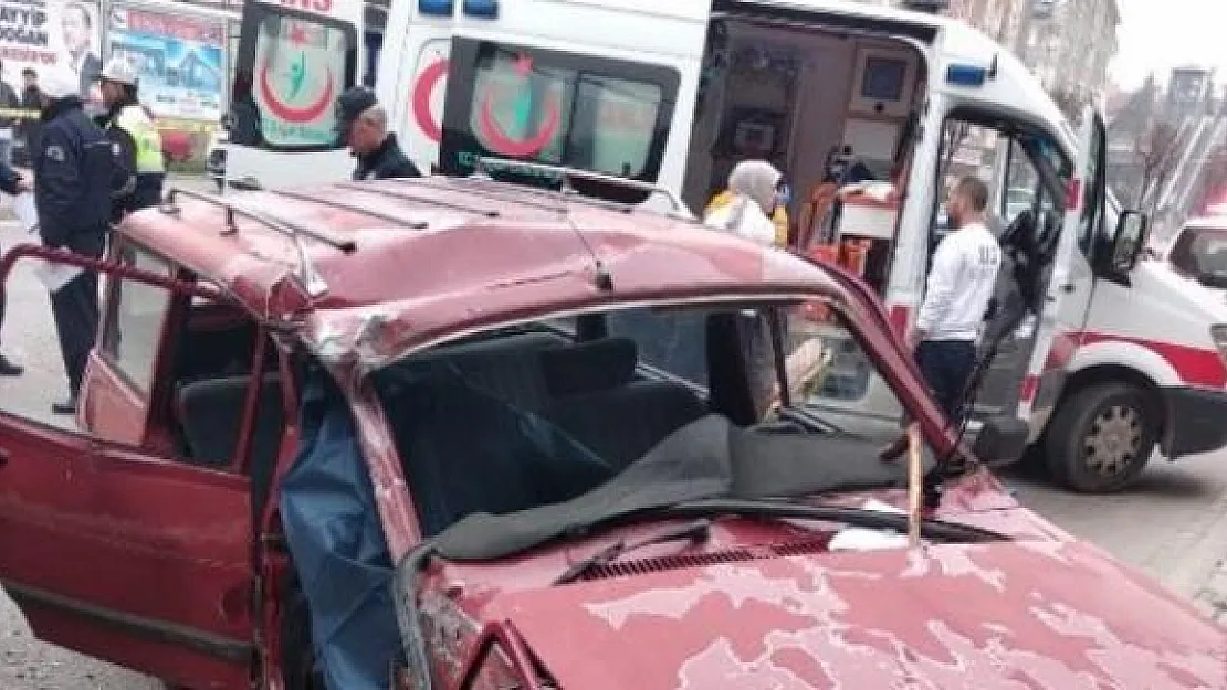 Balıkesir'de Otobüs İle Otomobil Çarpıştı ! 1 Kişi Hayatını Kaybetti