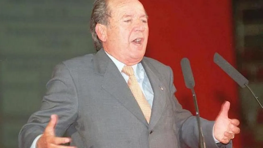 Barcelona eski başkanı Josep Lluis Núñez öldü