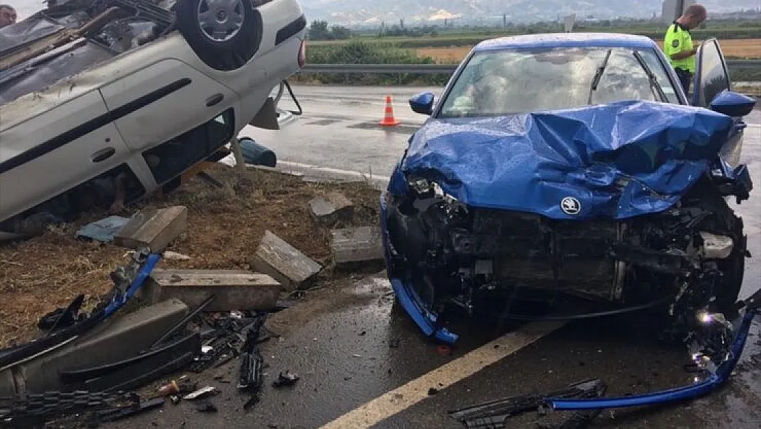 Bayram Günü Feci Kaza! 2 Araç Birbirine Girdi: Ölü Ve Yaralılar Var!