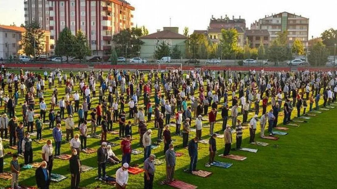 Bayram namazına katılan AKP'li Belediye Başkanında koronavirüs çıktı!