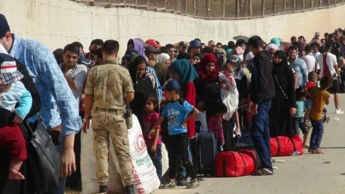 Bayramı Suriye'de geçiren son gurup göçmenler de Türkiye'ye geri döndü