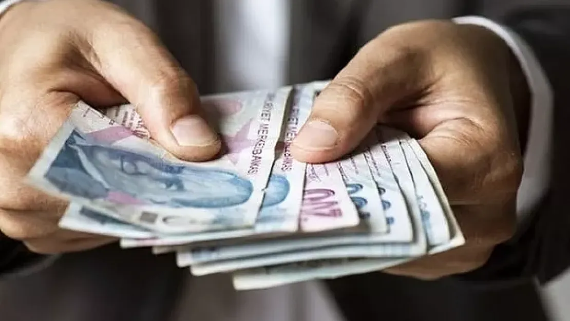 Beklenen açıklama sonunda geldi! Milyonlarca emekli ödemesini alabilecek: Ağustos ayında 7500 TL para verilecek!
