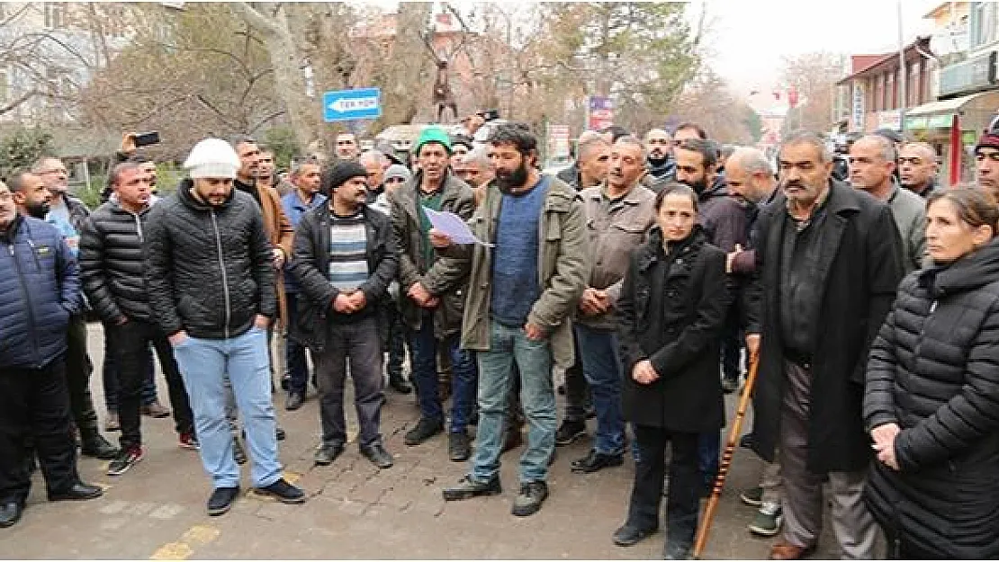 Belediyede işe alınmayan işçiler tepki gösterdi : Belediye başkanı cevap verdi!
