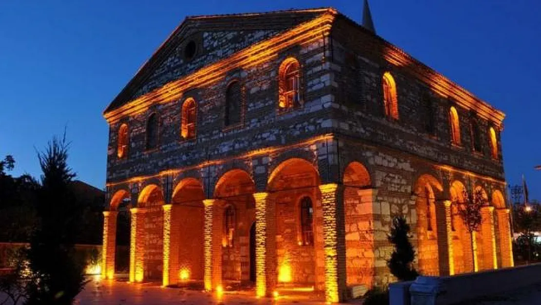 Belediyeden Vakıflar Bölge Müdürlüğü'ne geçen Özlüce Kilisesi bakımsızlıktan yıkıldı!