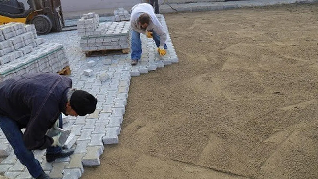 Belediyeye ilkokul mezunu Beton Parke ve Bordür Taşı Döşeme İşçisi alımı yapılacak!